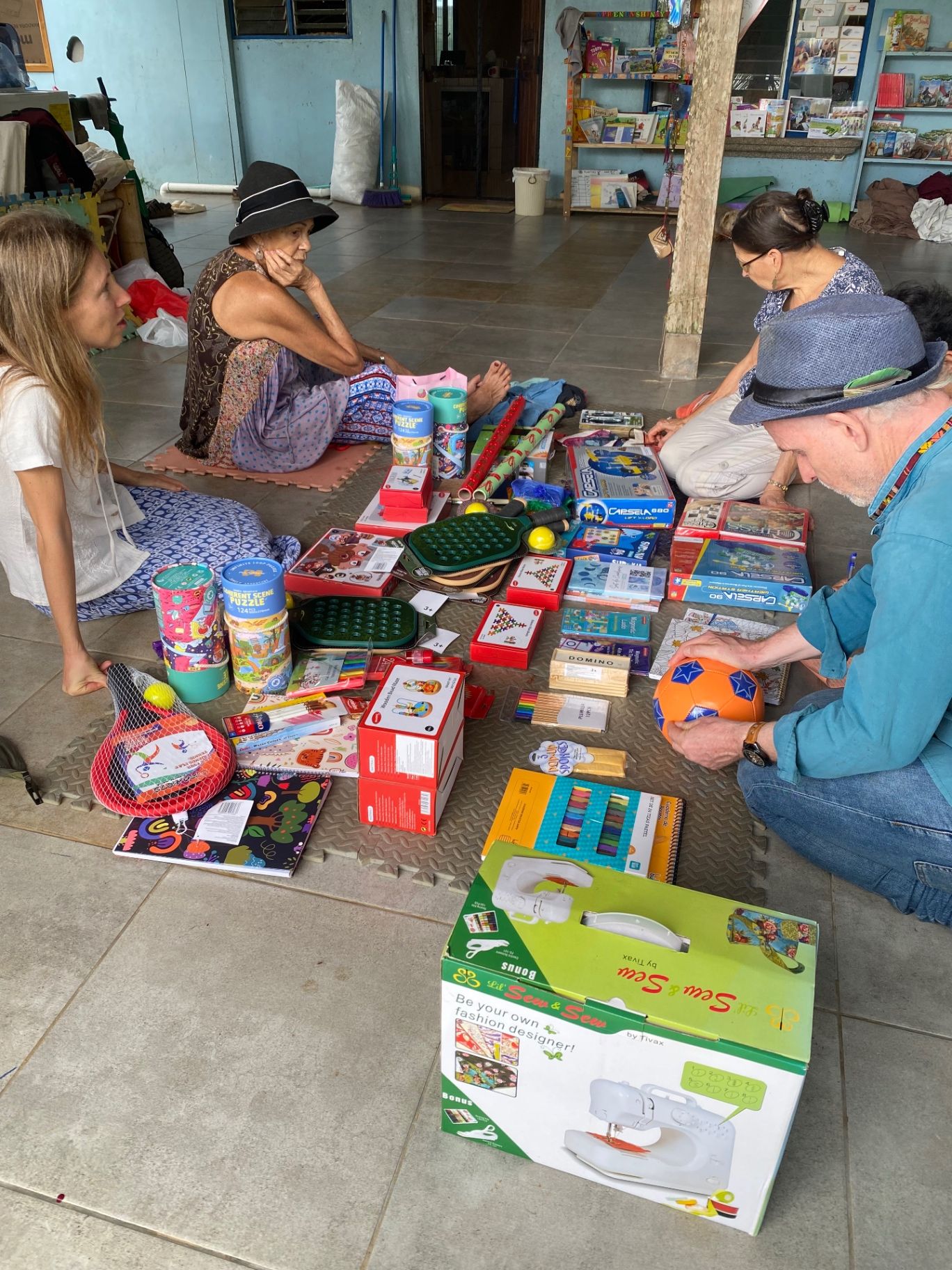 Coliazul Christmas Gifts For 32 Kids 